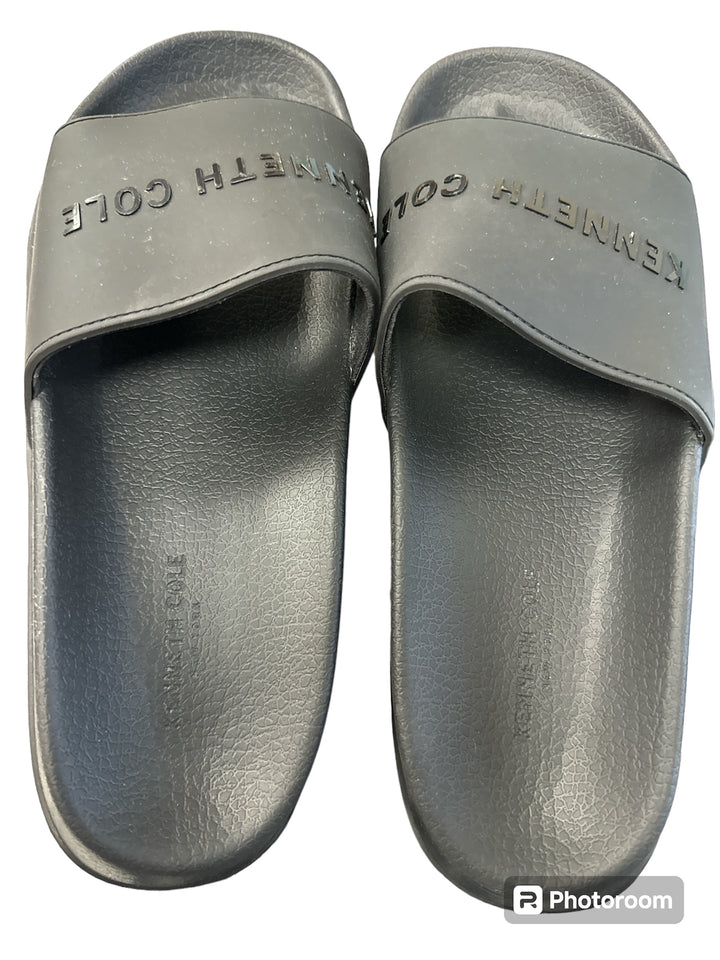 Kenneth Cole New York Mens Mello Textured Slide Sandals