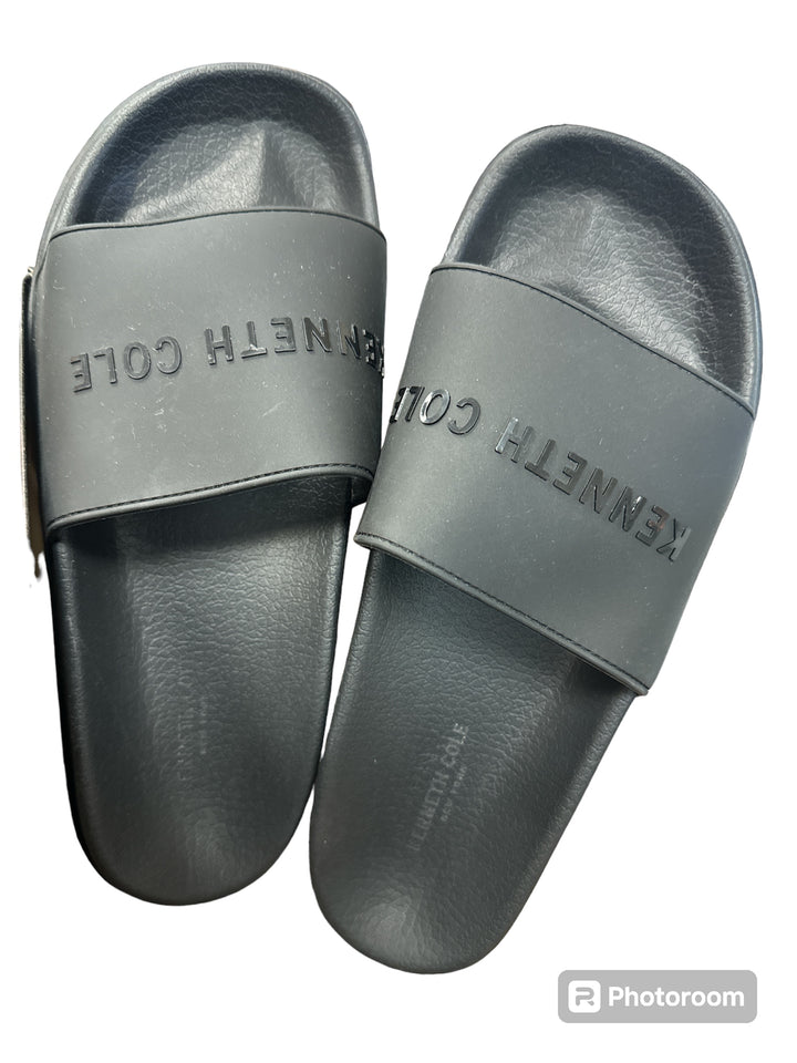 Kenneth Cole New York Mens Mello Textured Slide Sandals